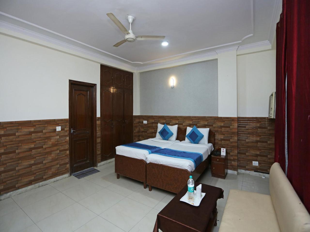 Oyo 472 Hotel Sareen Nova Deli Exterior foto