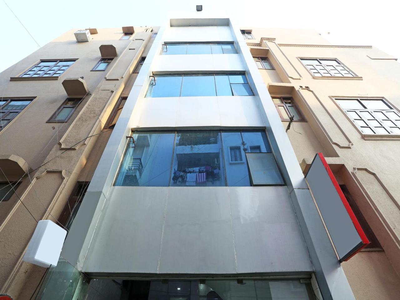Oyo 472 Hotel Sareen Nova Deli Exterior foto